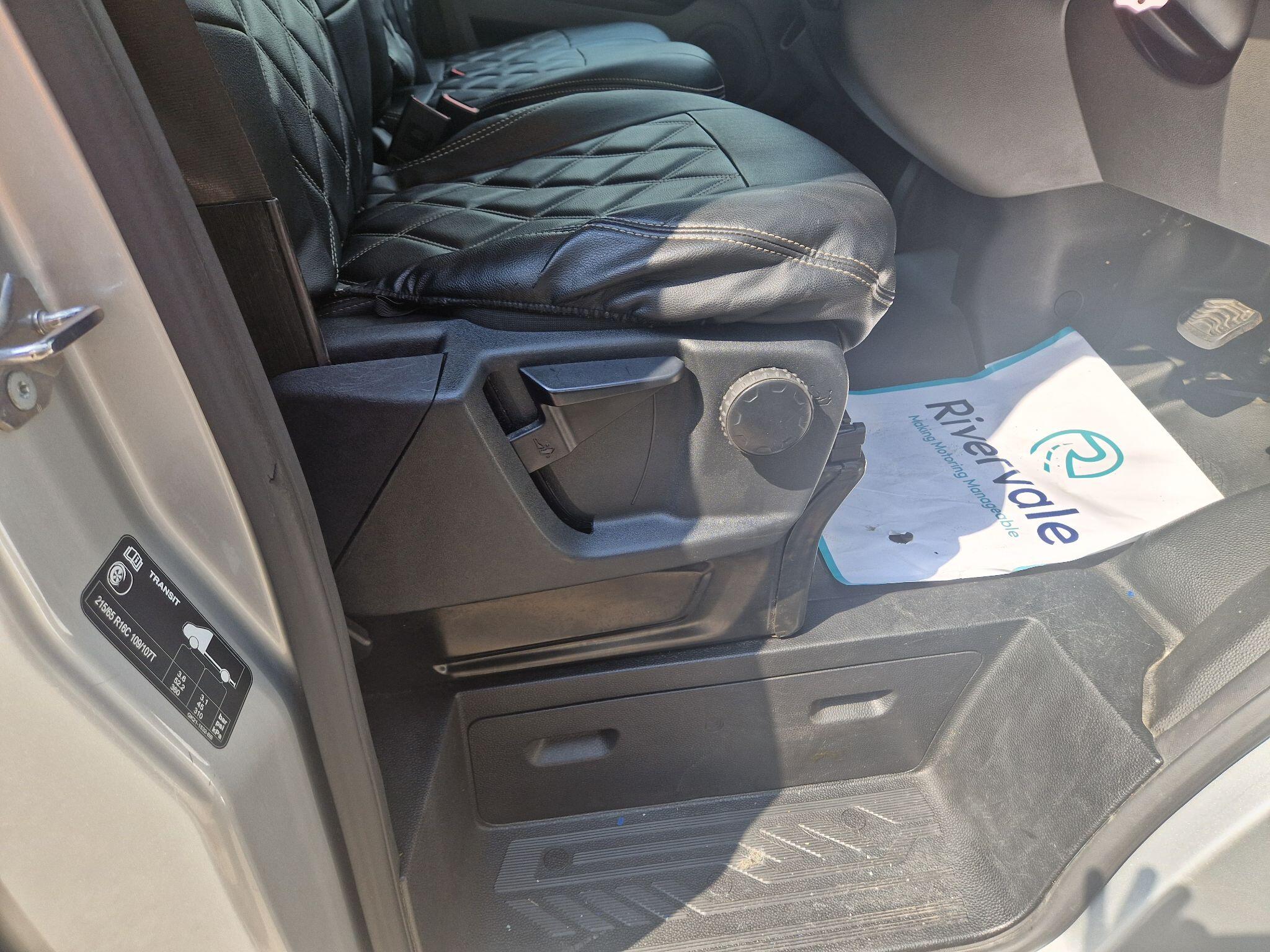 Ford Transit Custom image 15
